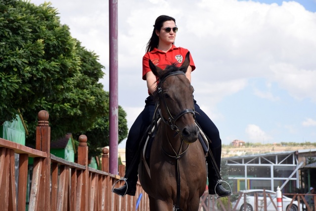 Atlı Polisler Göreve Hazırlanıyor