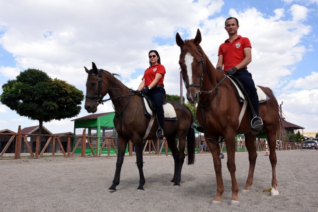 Atlı Polisler Göreve Hazırlanıyor