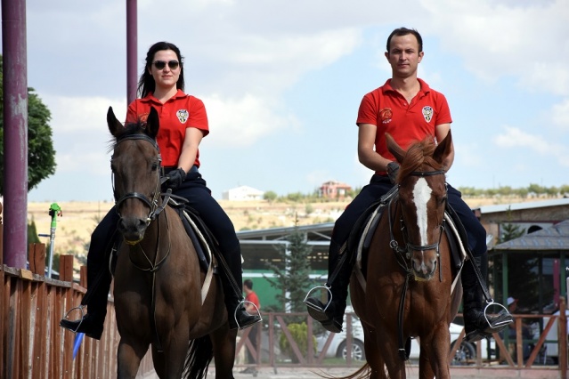 Atlı Polisler Göreve Hazırlanıyor