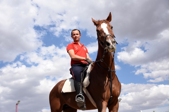 Atlı Polisler Göreve Hazırlanıyor