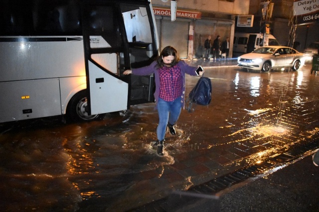 Kentte Sağanak Etkili Oldu