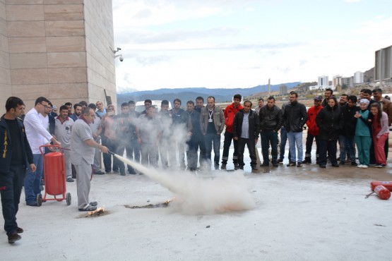 Deprem Sonrası Hastalar Tahliye Edildi