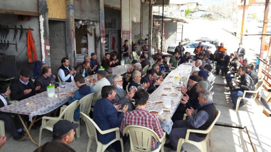 Ilıcalılar Evet Kurbanı Kesti