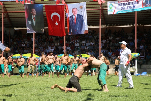 Başpehlivan Serdar Böke Oldu