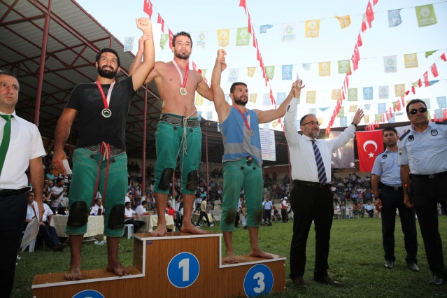 Başpehlivan Serdar Böke Oldu
