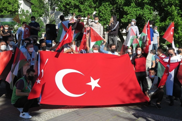 Toplantıda Korona Tedbirleri Patladı