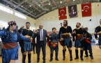 Rektör Şenlikte Halay Çekti