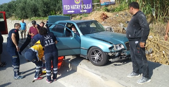 Kaza Yaptığı Otomobilde Sıkıştı