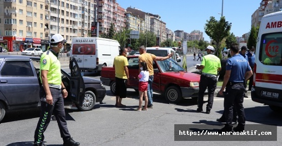 Otomobiller Çarpıştı 6 Yaralı
