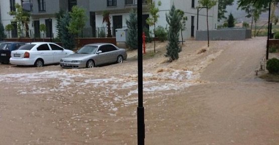 Sağanak Sele Neden Oldu