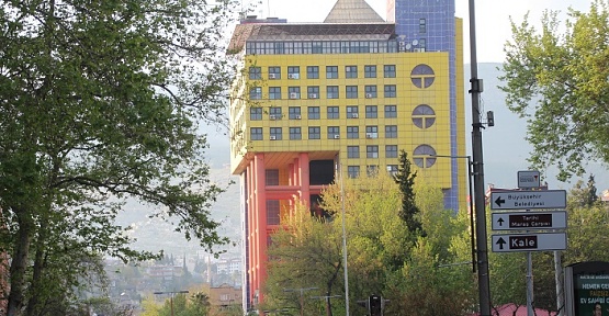 Sarı Bina Kurban Bayramı Sonrası Yıkılıyor