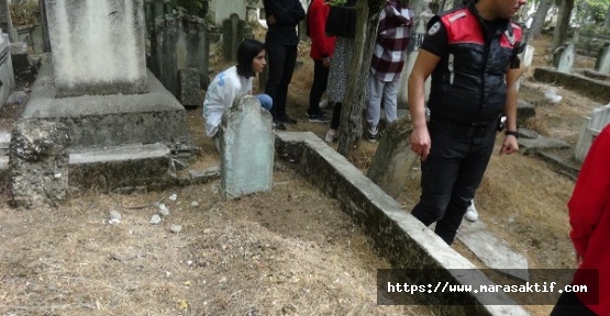 Mezarlıkta Bebeğin Yarısını Gömüp Terk Etmişler