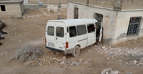 Minibüs Duvara Çarptı 15 Yaralı