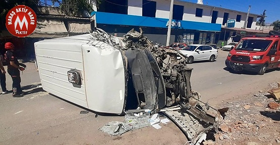 Hafif Ticari Araç ile Kamyon Çarpıştı 1 Ağır Yaralı