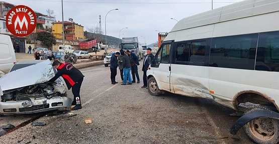 Servis Aracı ile Otomobil Çarpıştı 2 yaralı