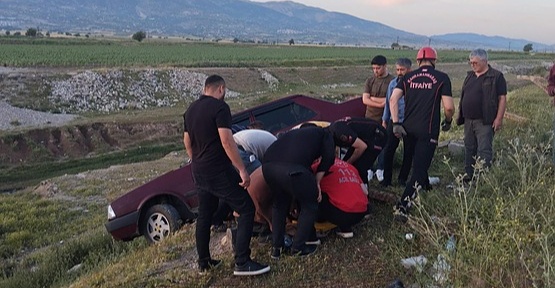 Otomobil Yoldan Çıktı
