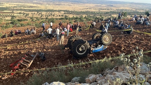 Traktörün Altında Kalan Kişi Hayatını Kaybetti