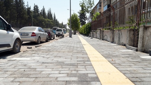 Girne Caddesi’nde Asfalttan Sonra Kaldırım Yapılıyor