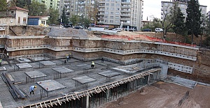 Meydandaki Otopark Yükseliyor