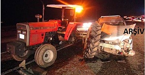 Otomobil Traktöre Çarptı 3 Yaralı