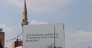 Dört Dilde Zafer Pankartı