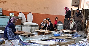 Kadınlar Bayramlık Ekmek Yapıyor