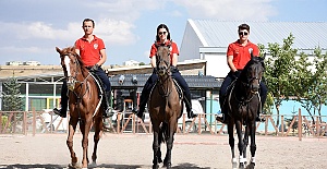 Atlı Polisler Göreve Hazırlanıyor