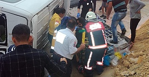 Minibüs Devrildi 7 Yaralı