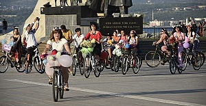 Süslü Kadınlar Bisiklet Turunda