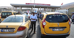 Taksiciler Sınırda Eylem Yaptı