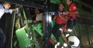 Tır İle Kamyon Çarpıştı 2 Yaralı