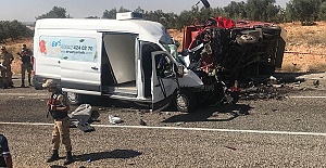 Trafik Kazası 7 Ölü 19 Yaralı