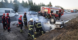 Yanan Otomobilde 2 Kişi Yaralandı