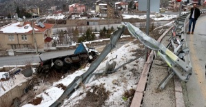 Kamyonet Devrildi 2 Yaralı