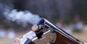 Kız Kardeşinin Arkadaşını Tüfekle Vurdu