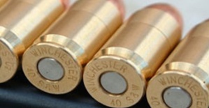 Mermiye Çekiçle Vurdu Yaralandı