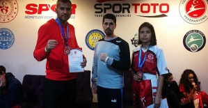 Sporcular Kickboksta 2 Madalya Aldı