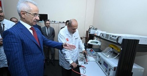 Bakan Uraloğlu Cep Telefonu Test Merkezini İnceledi