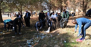 Onikişubat Belediyesi’nden 300 Öğrenciyle Orman Temizliği