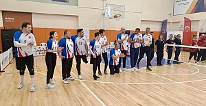 Oturarak Voleybol Takımı Şampiyonluğa İlerliyor