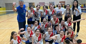 Midi Kız Voleybol Takımı Türkiye Şampiyonası Yolunda